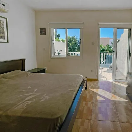 Apartment Town House, Garden, 2 Bedrooms, 2 Bathrooms *