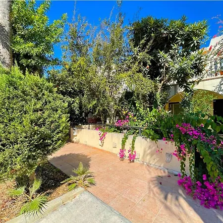 Town House, Garden, 2 Bedrooms, 2 Bathrooms Apartment