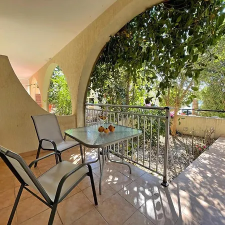 Town House, Garden, 2 Bedrooms, 2 Bathrooms Paphos